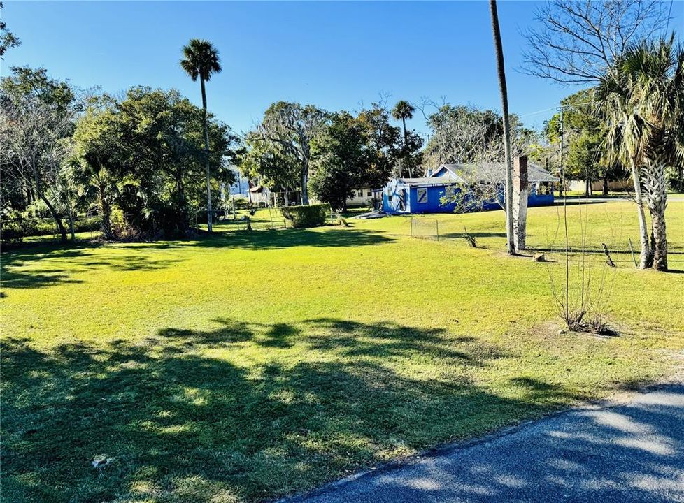 На продажу: $34,900 (0.42 acres)