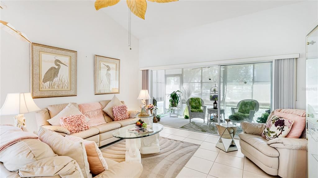 En Venta: $245,000 (2 camas, 2 baños, 1352 Pies cuadrados)