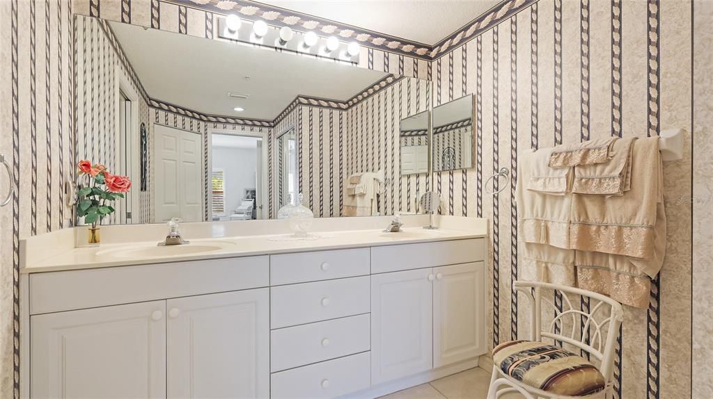 En Venta: $245,000 (2 camas, 2 baños, 1352 Pies cuadrados)