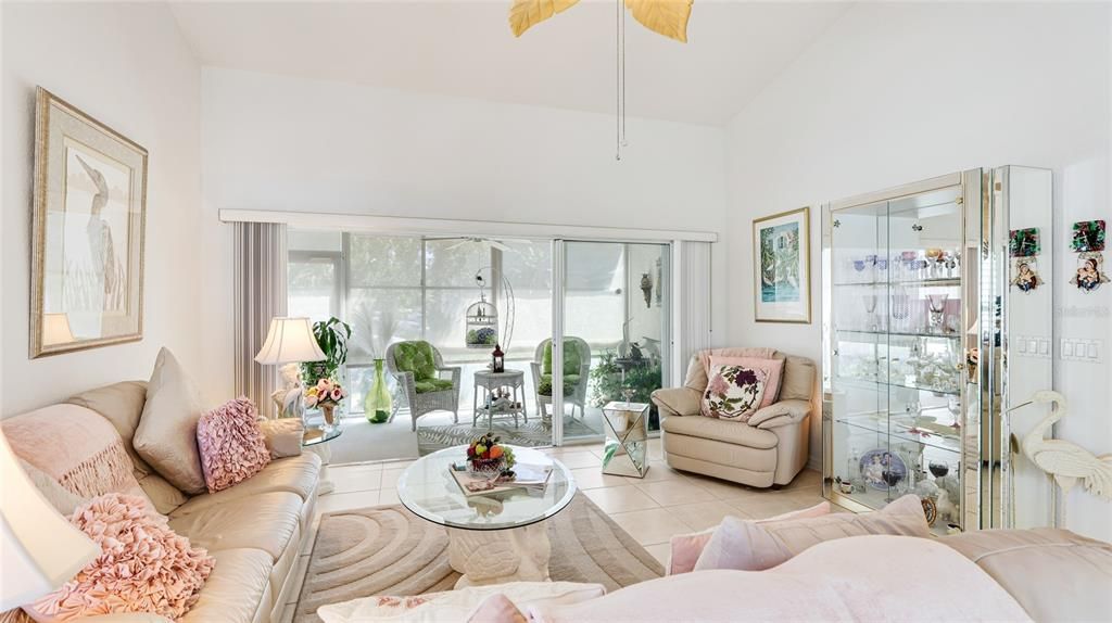 En Venta: $245,000 (2 camas, 2 baños, 1352 Pies cuadrados)