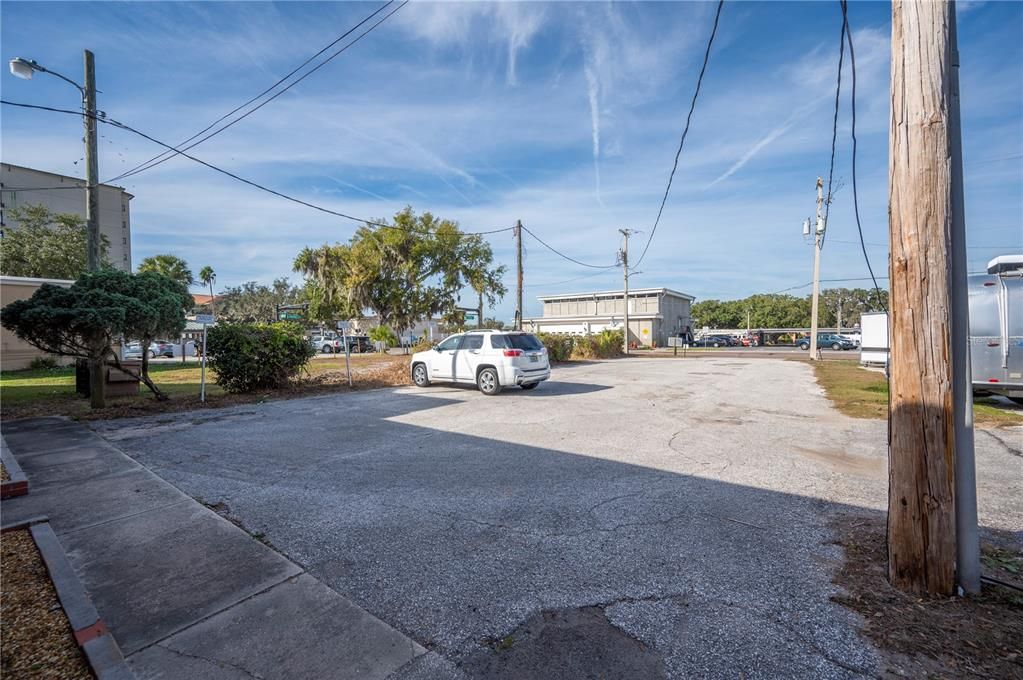 待售: $650,000 (0 贝兹, 0 浴室, 2997 平方英尺)