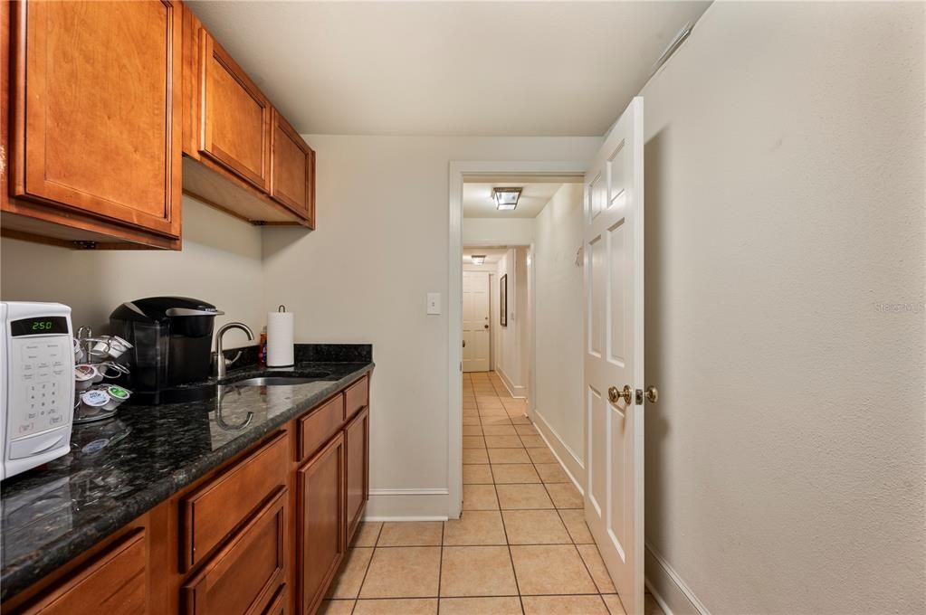 待售: $650,000 (0 贝兹, 0 浴室, 2997 平方英尺)