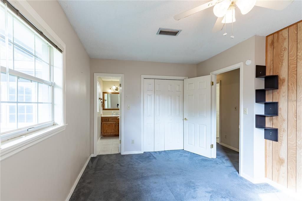 For Sale: $289,900 (3 beds, 2 baths, 1686 Square Feet)