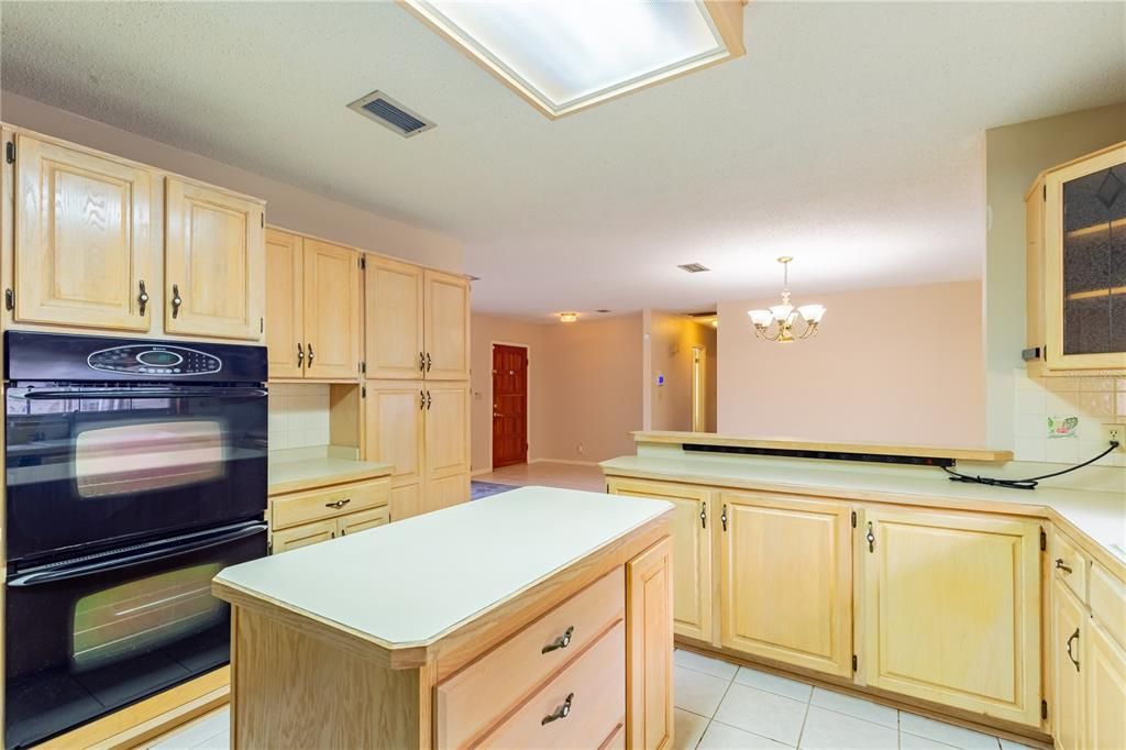 For Sale: $289,900 (3 beds, 2 baths, 1686 Square Feet)