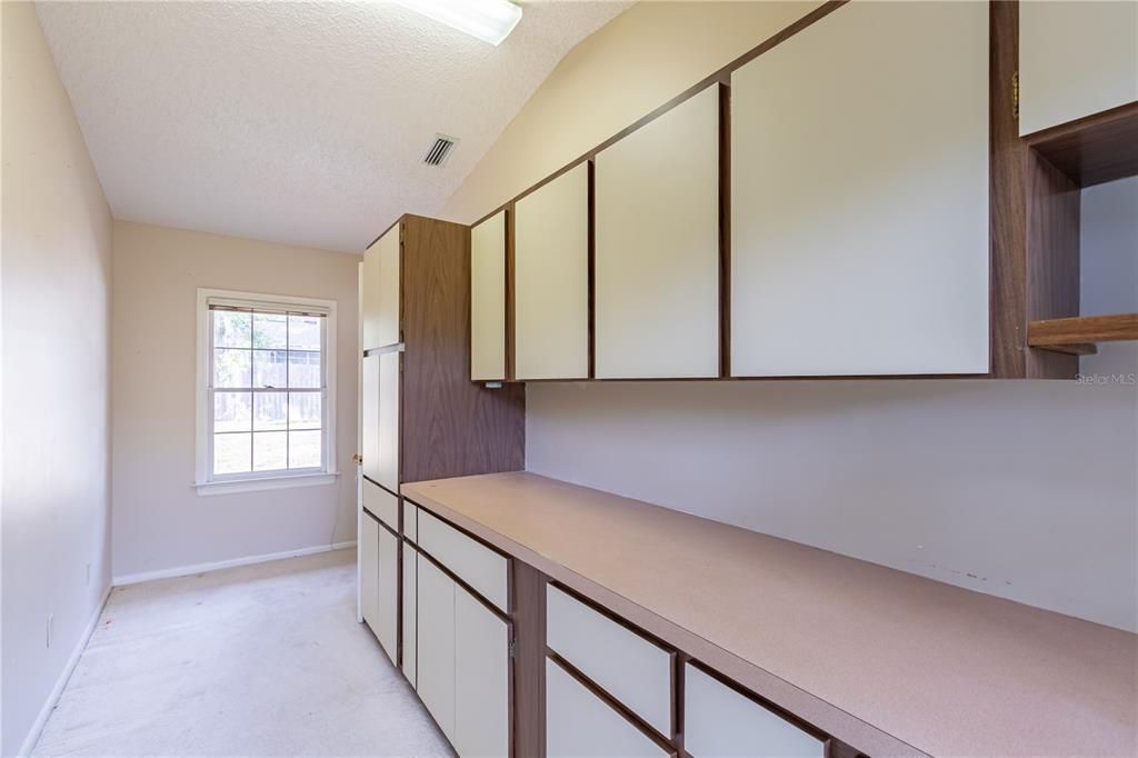 For Sale: $289,900 (3 beds, 2 baths, 1686 Square Feet)