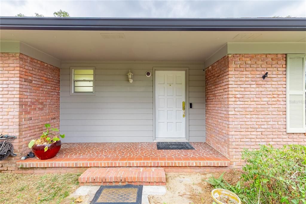 For Sale: $289,900 (3 beds, 2 baths, 1686 Square Feet)