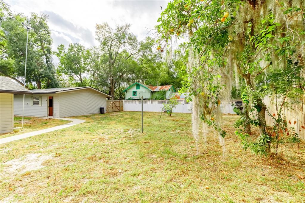 For Sale: $289,900 (3 beds, 2 baths, 1686 Square Feet)