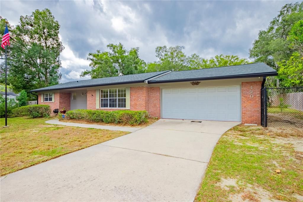 For Sale: $289,900 (3 beds, 2 baths, 1686 Square Feet)