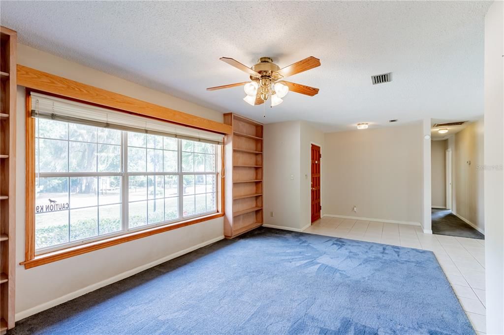 For Sale: $289,900 (3 beds, 2 baths, 1686 Square Feet)