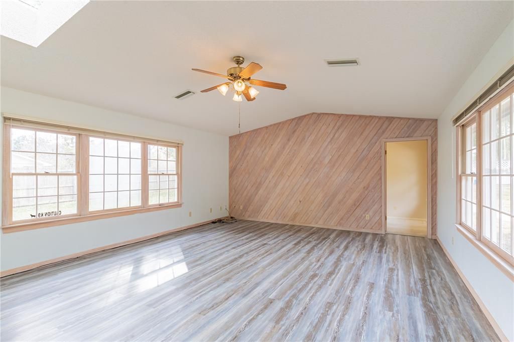 For Sale: $289,900 (3 beds, 2 baths, 1686 Square Feet)