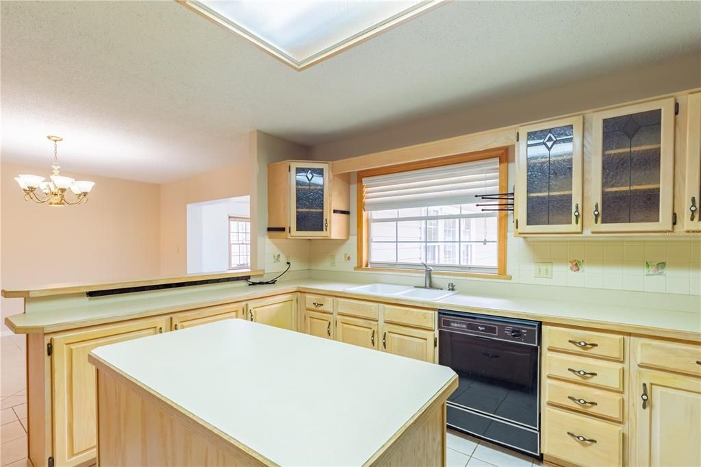 For Sale: $289,900 (3 beds, 2 baths, 1686 Square Feet)