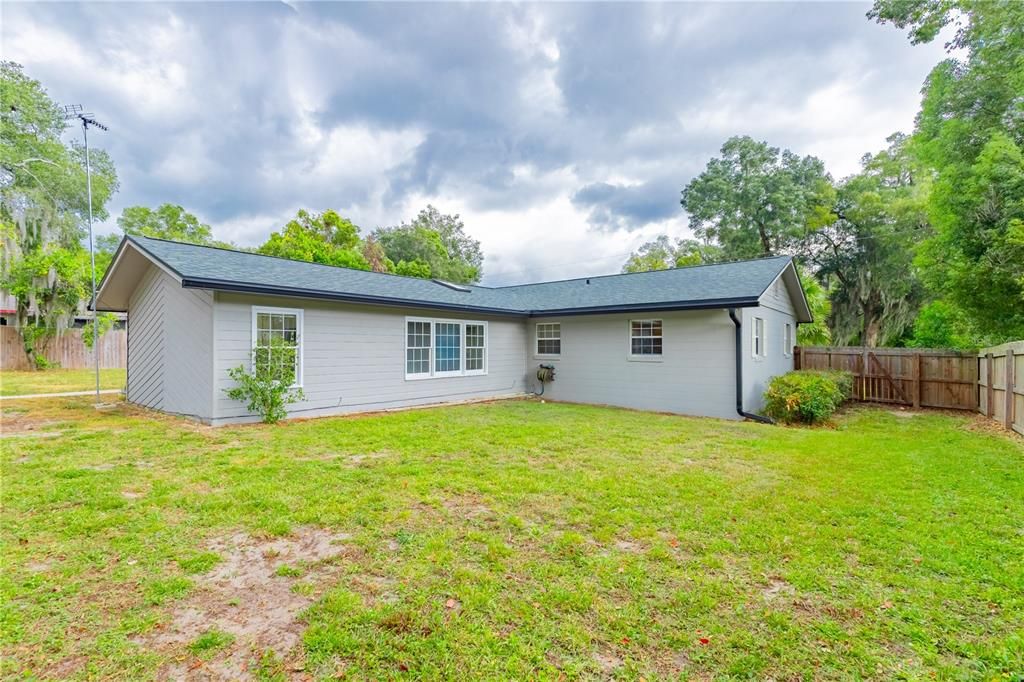 For Sale: $289,900 (3 beds, 2 baths, 1686 Square Feet)