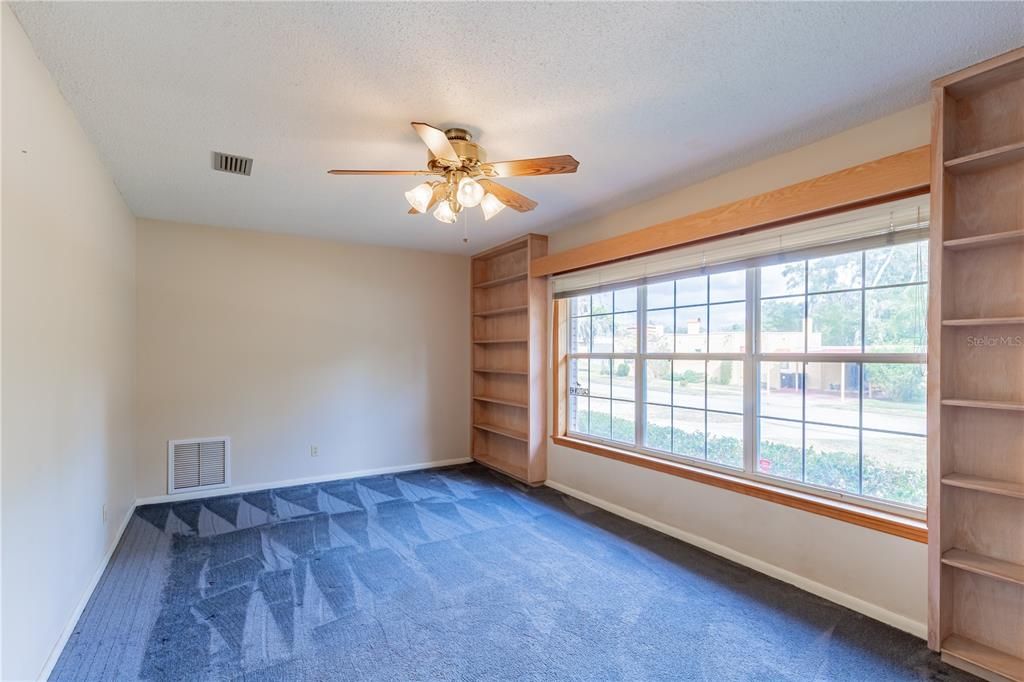 For Sale: $289,900 (3 beds, 2 baths, 1686 Square Feet)