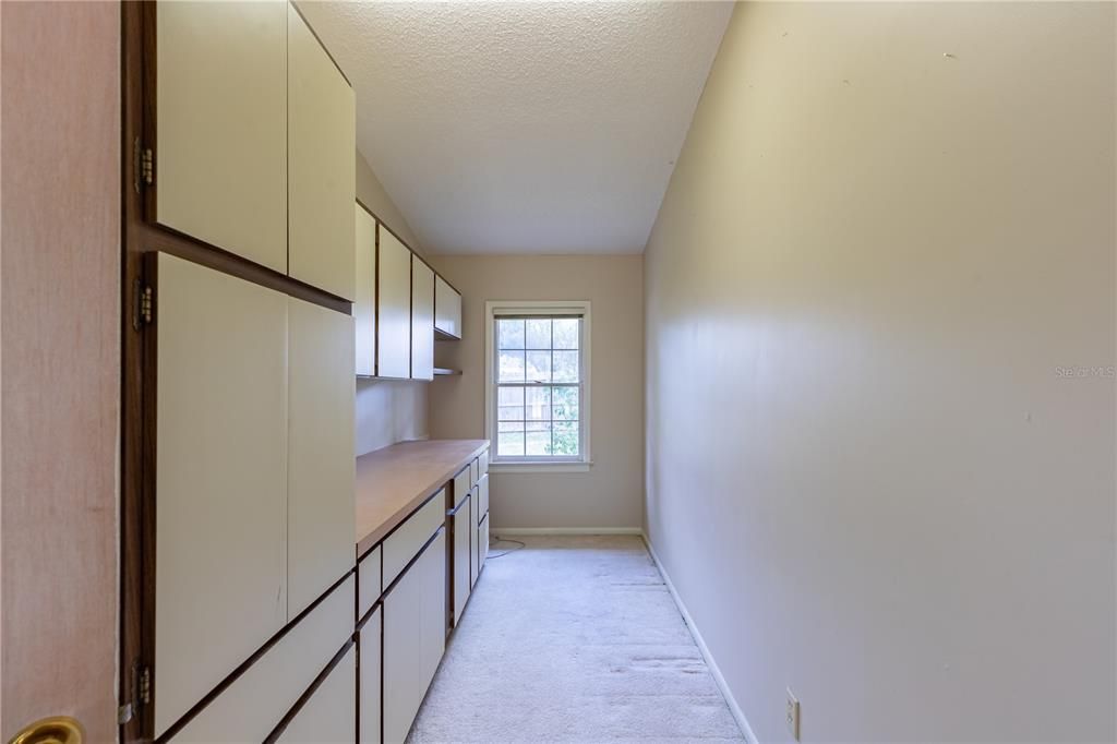 For Sale: $289,900 (3 beds, 2 baths, 1686 Square Feet)