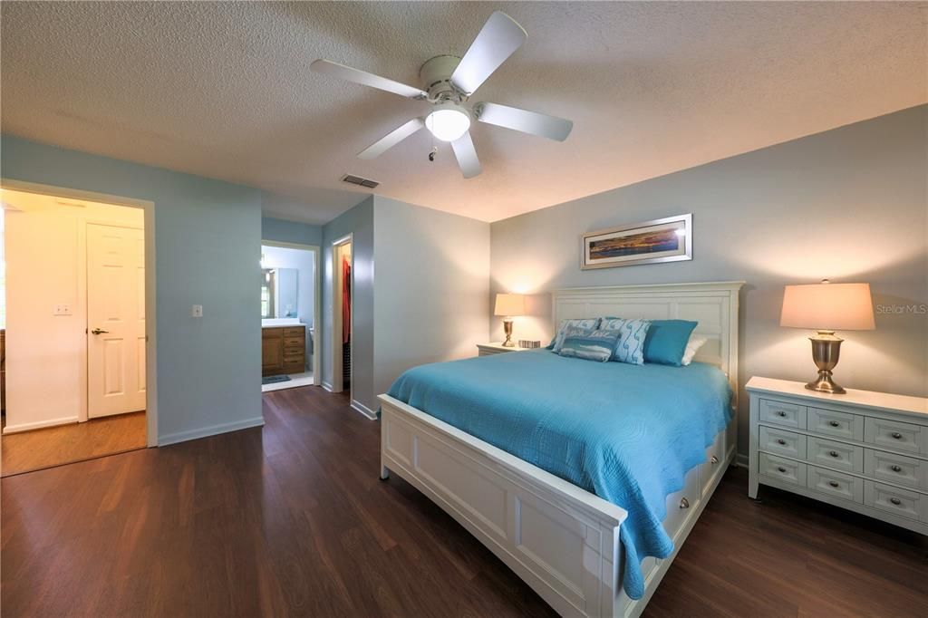 待售: $224,900 (2 贝兹, 2 浴室, 1298 平方英尺)