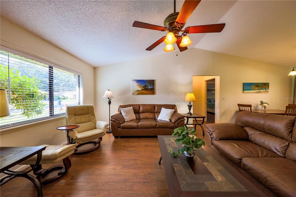 待售: $224,900 (2 贝兹, 2 浴室, 1298 平方英尺)