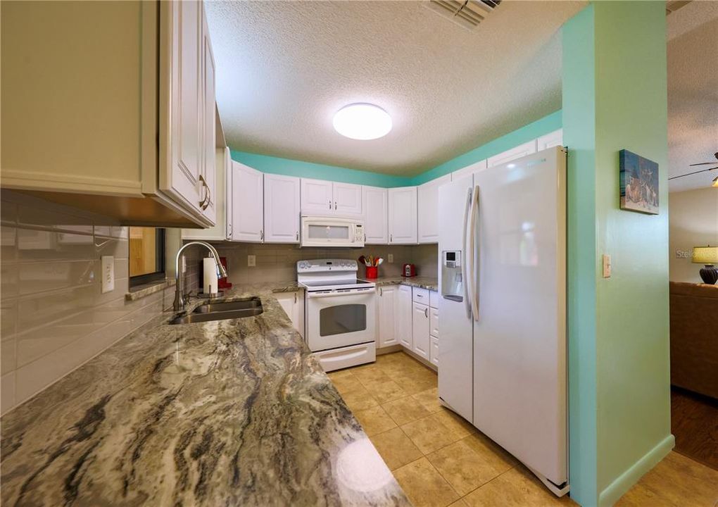 待售: $224,900 (2 贝兹, 2 浴室, 1298 平方英尺)