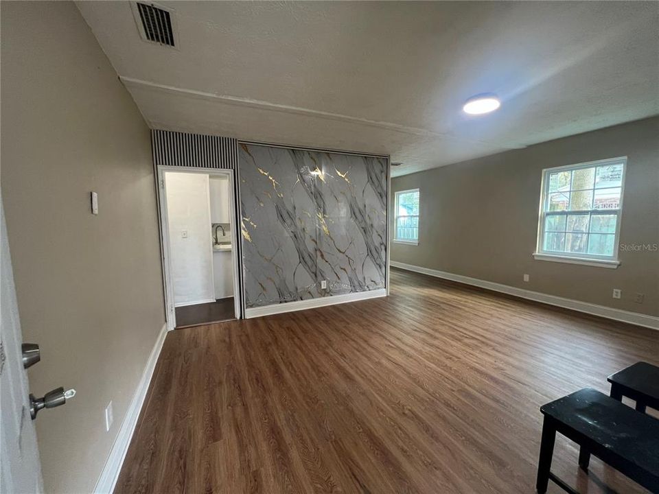 На продажу: $125,000 (2 спален, 1 ванн, 792 Квадратных фут)