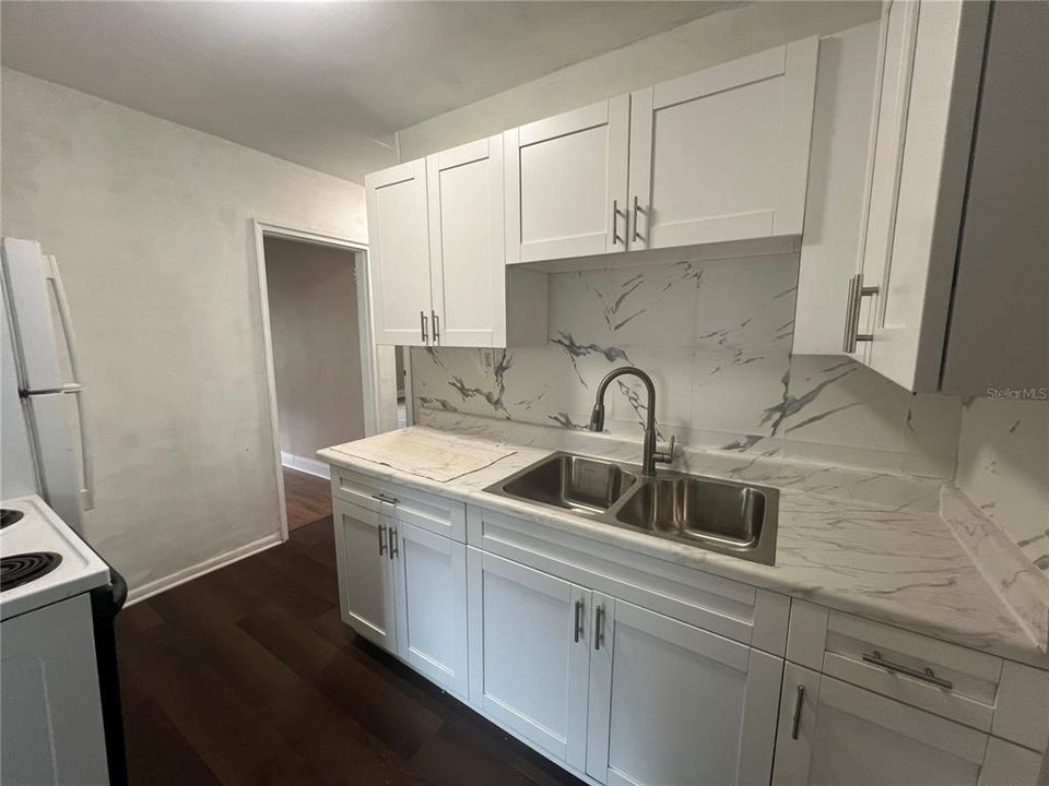 На продажу: $125,000 (2 спален, 1 ванн, 792 Квадратных фут)