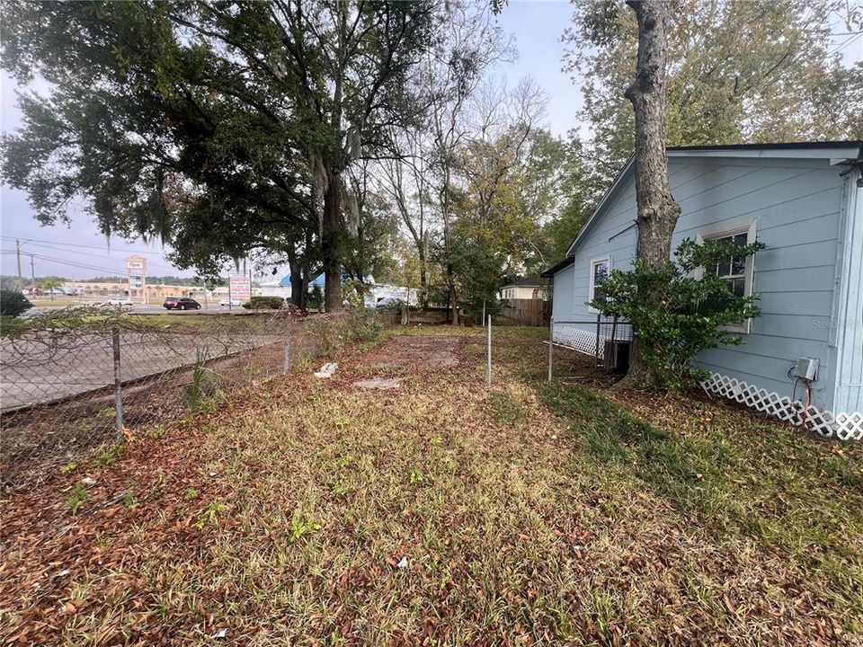 На продажу: $125,000 (2 спален, 1 ванн, 792 Квадратных фут)