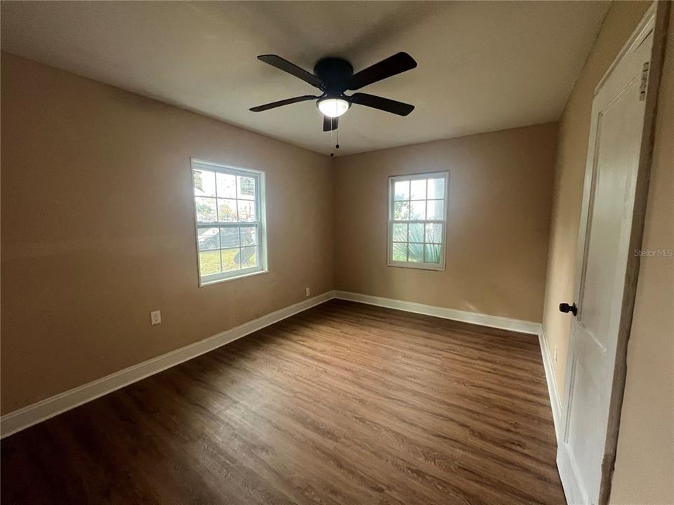 На продажу: $125,000 (2 спален, 1 ванн, 792 Квадратных фут)