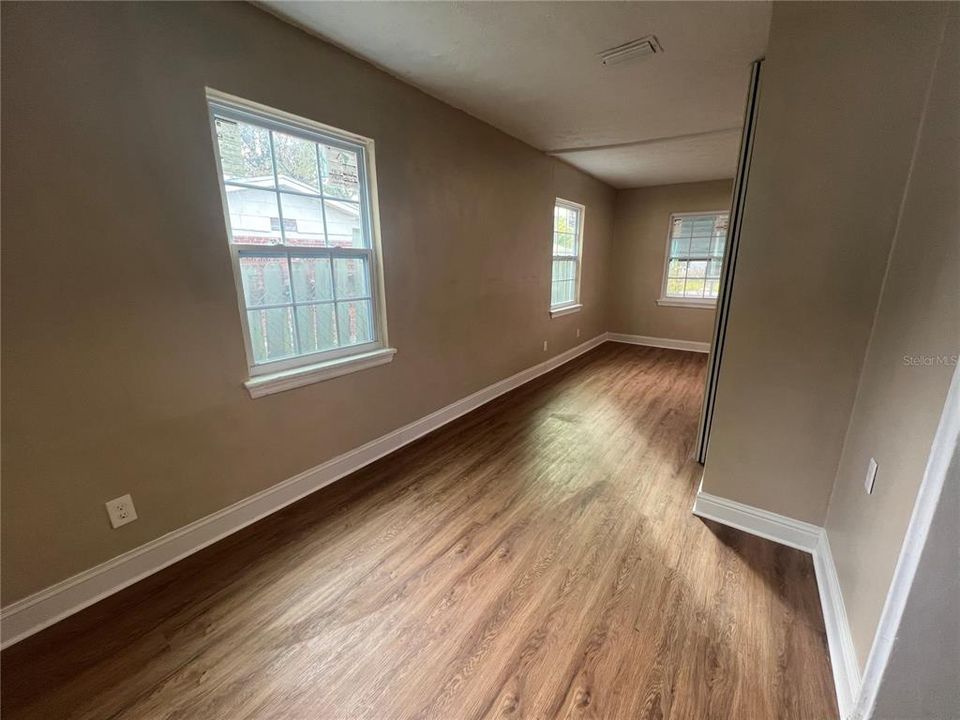 На продажу: $125,000 (2 спален, 1 ванн, 792 Квадратных фут)