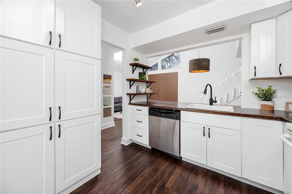 For Sale: $199,000 (2 beds, 2 baths, 1056 Square Feet)