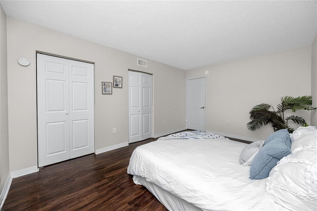 For Sale: $199,000 (2 beds, 2 baths, 1056 Square Feet)