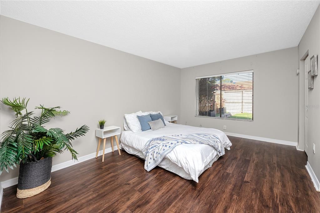 For Sale: $199,000 (2 beds, 2 baths, 1056 Square Feet)