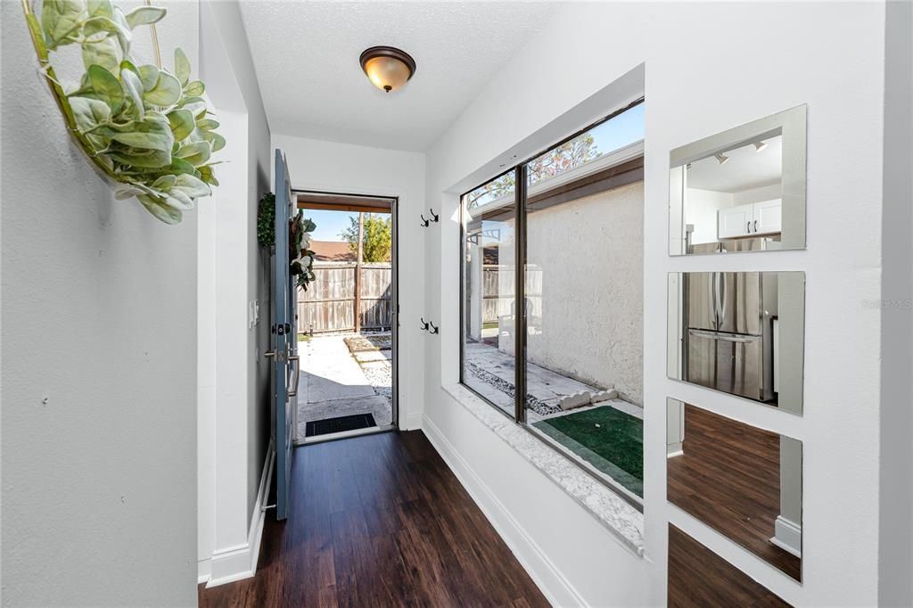 For Sale: $199,000 (2 beds, 2 baths, 1056 Square Feet)