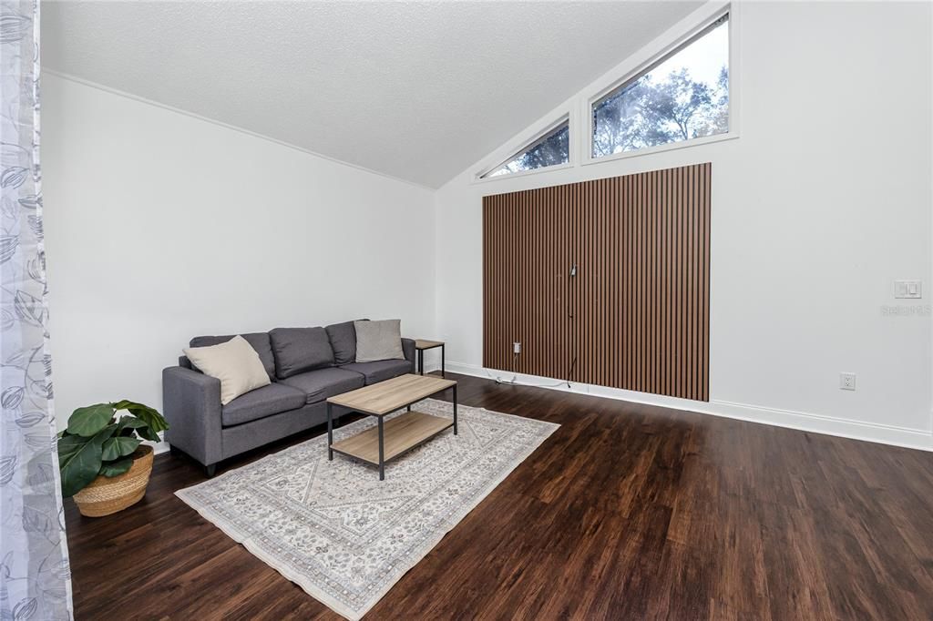 For Sale: $199,000 (2 beds, 2 baths, 1056 Square Feet)