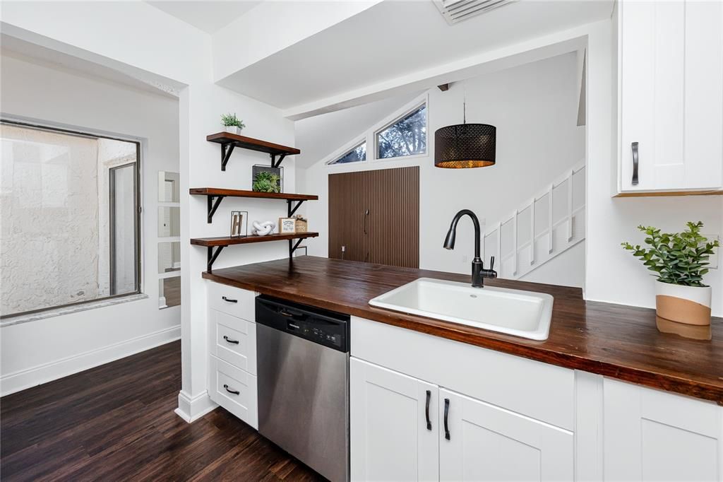 For Sale: $199,000 (2 beds, 2 baths, 1056 Square Feet)