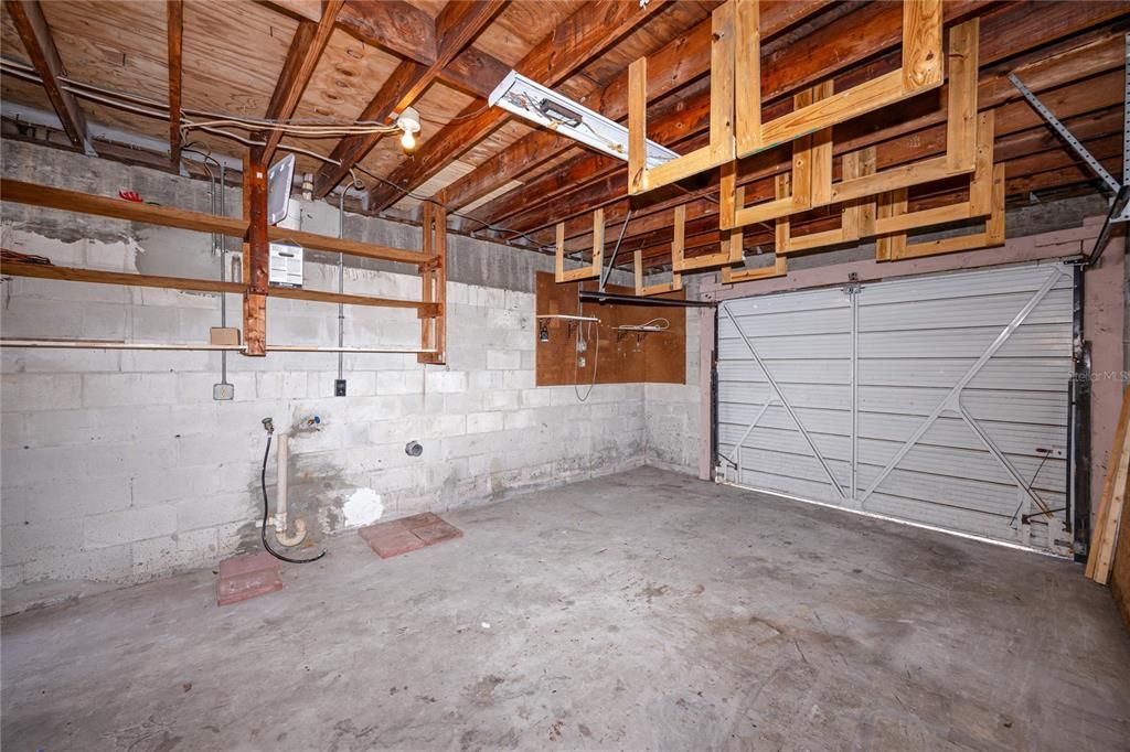 For Sale: $199,000 (2 beds, 2 baths, 1056 Square Feet)