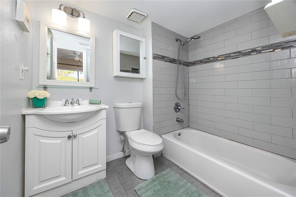 For Sale: $199,000 (2 beds, 2 baths, 1056 Square Feet)