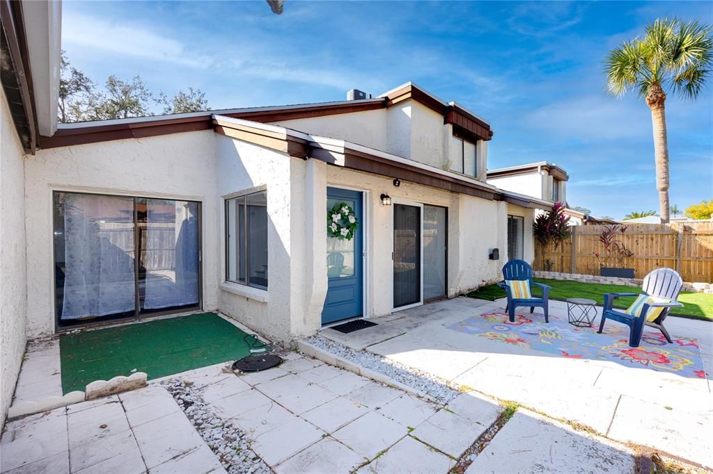 For Sale: $199,000 (2 beds, 2 baths, 1056 Square Feet)