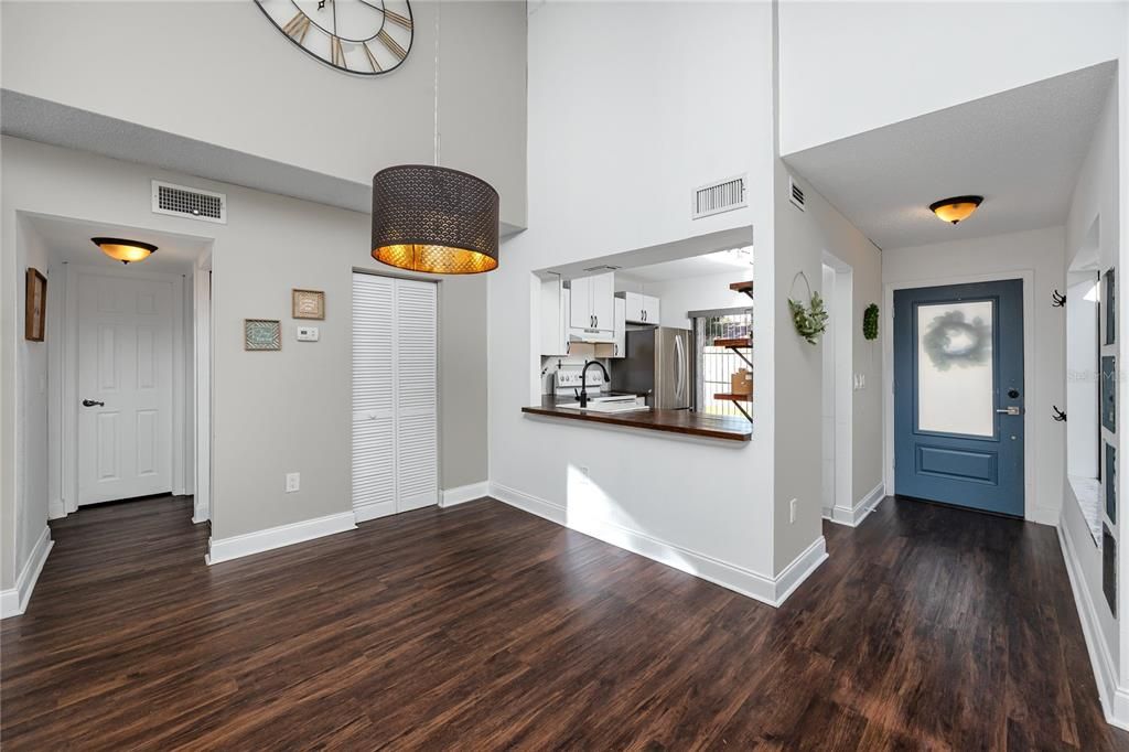 For Sale: $199,000 (2 beds, 2 baths, 1056 Square Feet)