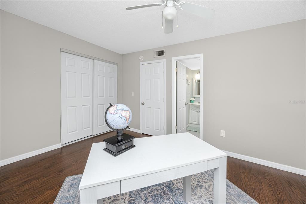 For Sale: $199,000 (2 beds, 2 baths, 1056 Square Feet)