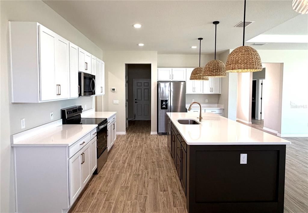 待售: $415,500 (3 贝兹, 2 浴室, 2101 平方英尺)