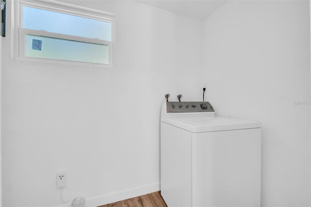 На продажу: $340,000 (3 спален, 1 ванн, 878 Квадратных фут)