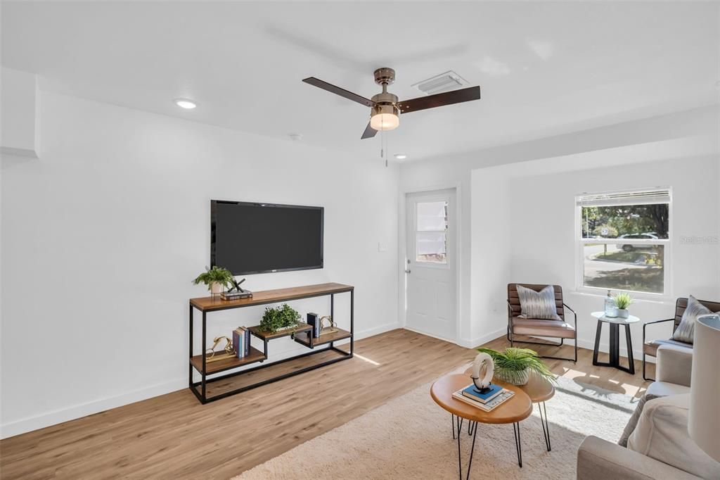 На продажу: $340,000 (3 спален, 1 ванн, 878 Квадратных фут)