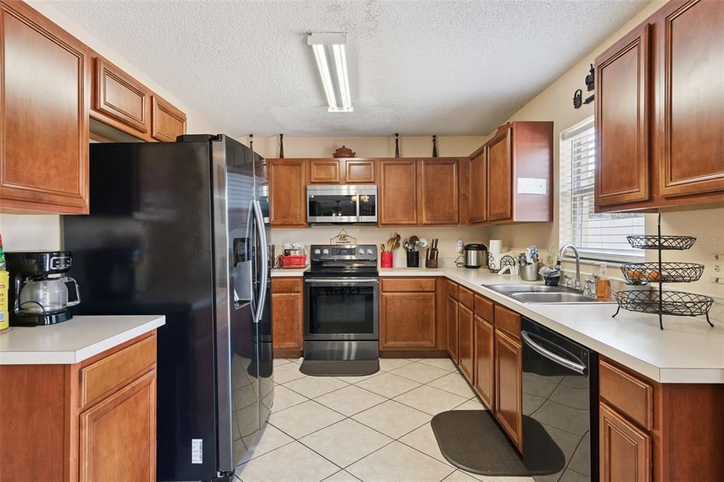 For Sale: $415,000 (4 beds, 2 baths, 2476 Square Feet)