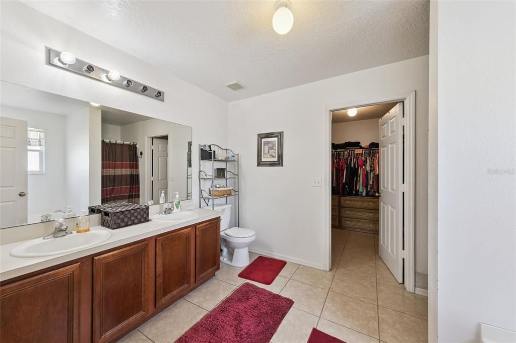 For Sale: $415,000 (4 beds, 2 baths, 2476 Square Feet)