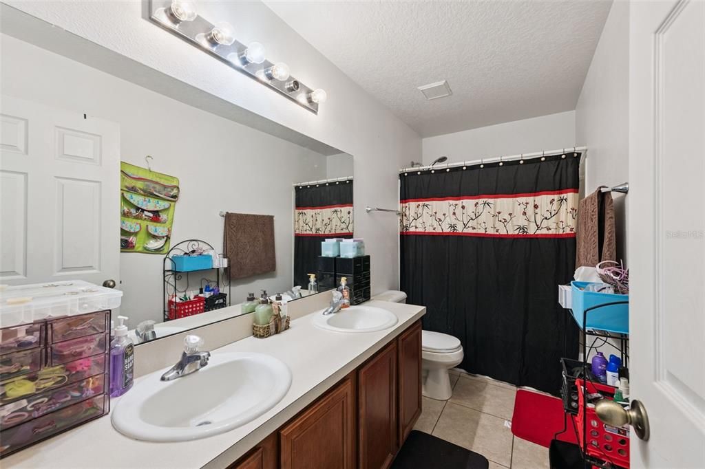 For Sale: $415,000 (4 beds, 2 baths, 2476 Square Feet)