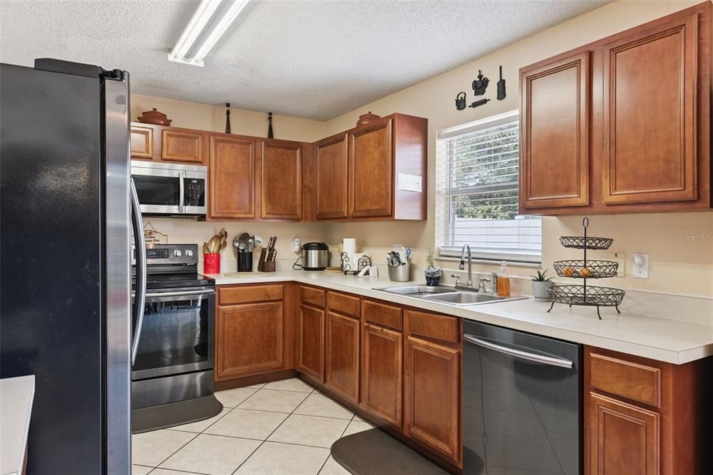 For Sale: $415,000 (4 beds, 2 baths, 2476 Square Feet)