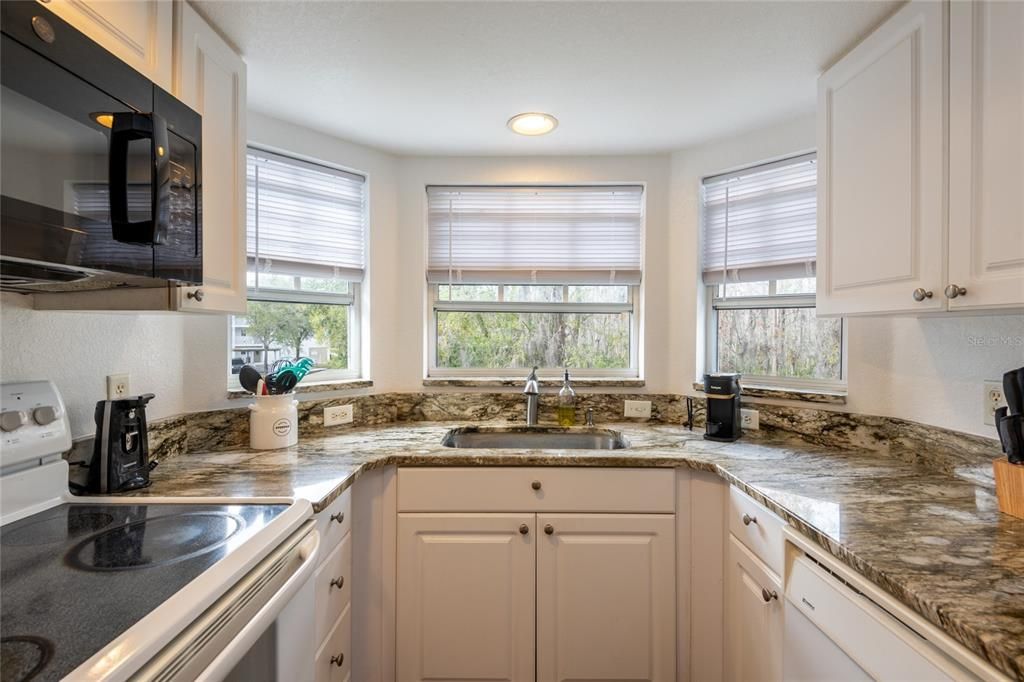 待售: $275,000 (2 贝兹, 2 浴室, 1135 平方英尺)