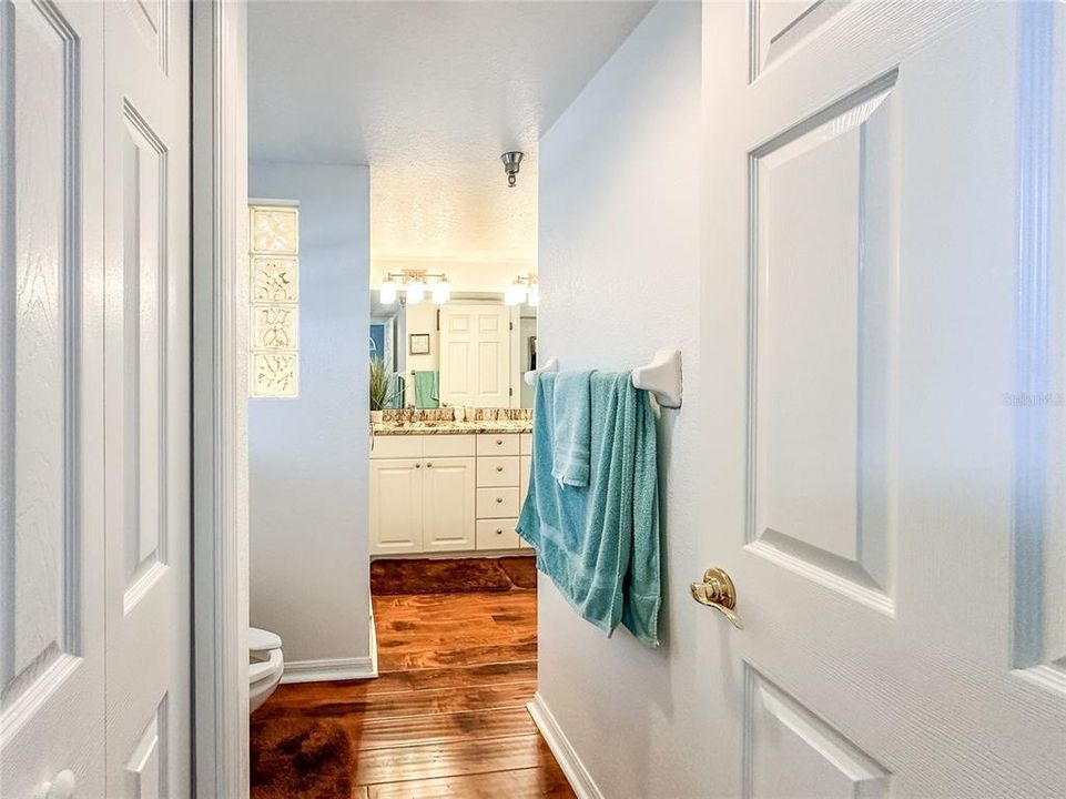 待售: $275,000 (2 贝兹, 2 浴室, 1135 平方英尺)