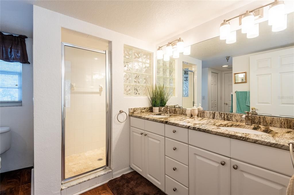 待售: $275,000 (2 贝兹, 2 浴室, 1135 平方英尺)