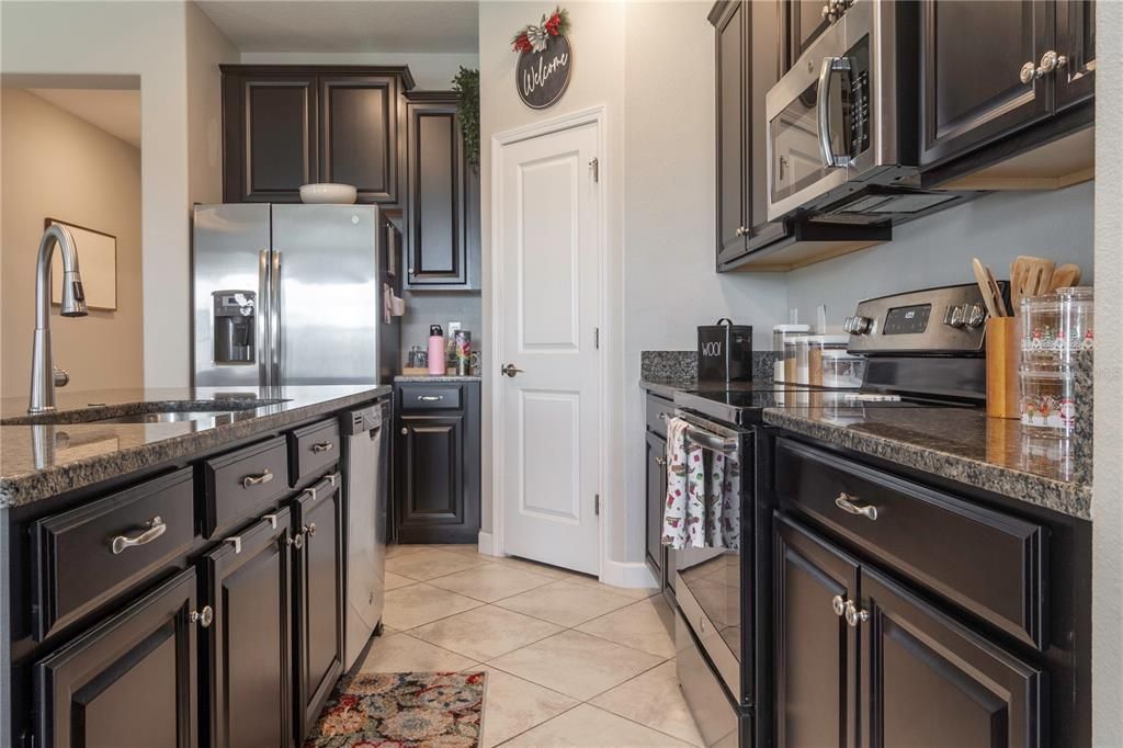 На продажу: $380,000 (3 спален, 2 ванн, 1732 Квадратных фут)