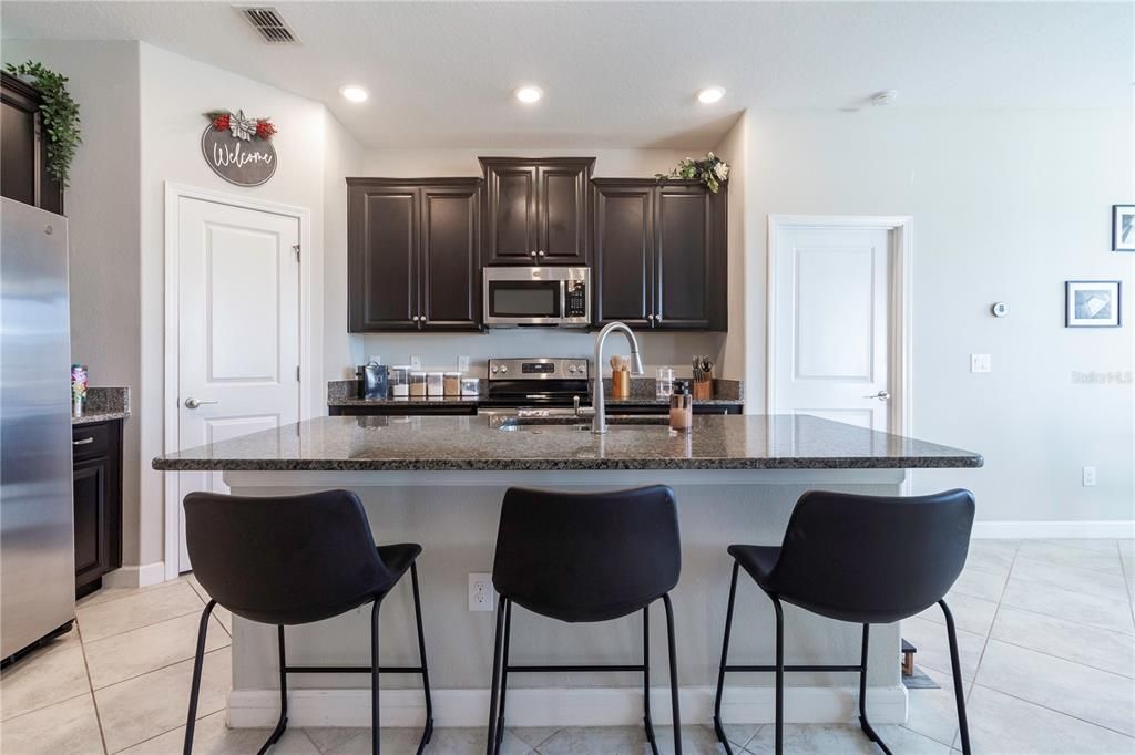 На продажу: $380,000 (3 спален, 2 ванн, 1732 Квадратных фут)