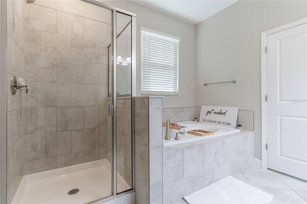 На продажу: $380,000 (3 спален, 2 ванн, 1732 Квадратных фут)